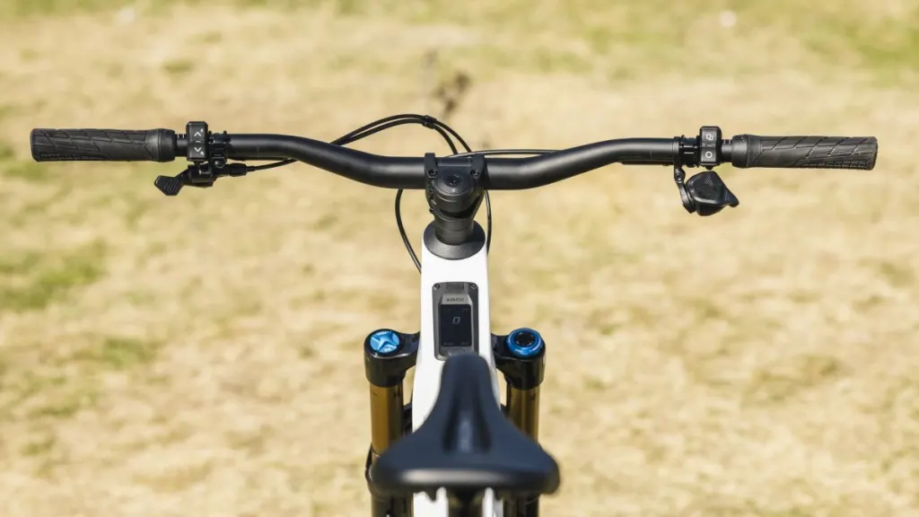 150 Nm and a 2.9 kg frame: the Canyon Spectral CF 9 e-MTB raises the bar