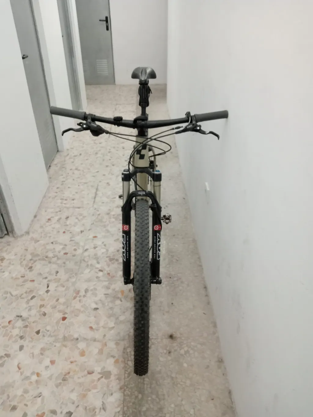 Foto 6 de CUBE Desert Air pro 29