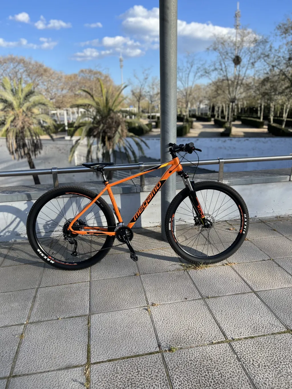 Foto 2 de Bicicleta todo terreno (MEGAMO)
