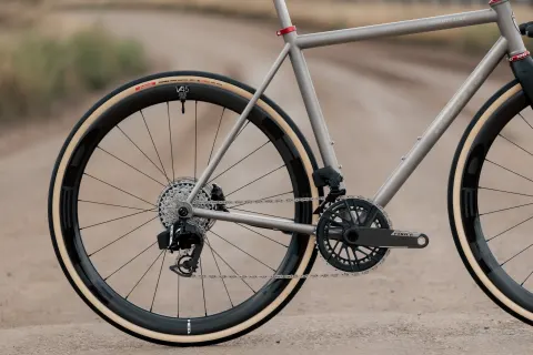 Ni carretera ni gravel: la bici all-road Moots County Line pone orden en la gama, foto 1