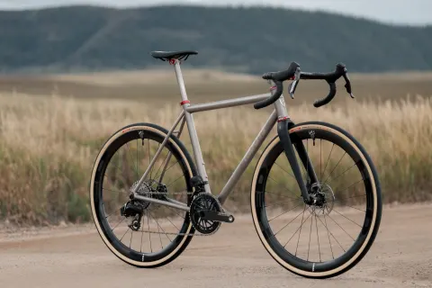Ni carretera ni gravel: la bici all-road Moots County Line pone orden en la gama, foto 2