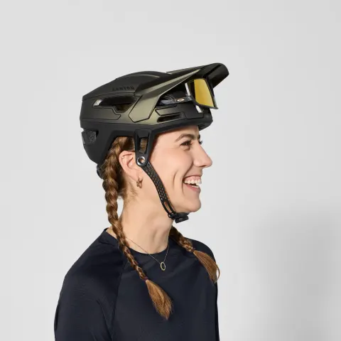 Nota alta en Virginia Tech y una correa que no convence: así sale el casco de MTB Canyon Deflectr, foto 1