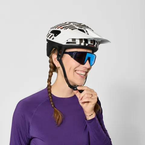 Nota alta en Virginia Tech y una correa que no convence: así sale el casco de MTB Canyon Deflectr, foto 2