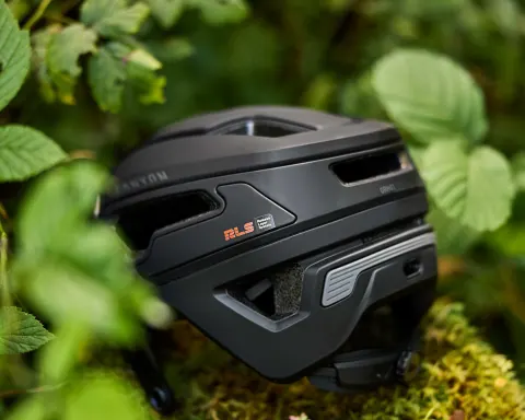 Nota alta en Virginia Tech y una correa que no convence: así sale el casco de MTB Canyon Deflectr, foto 4