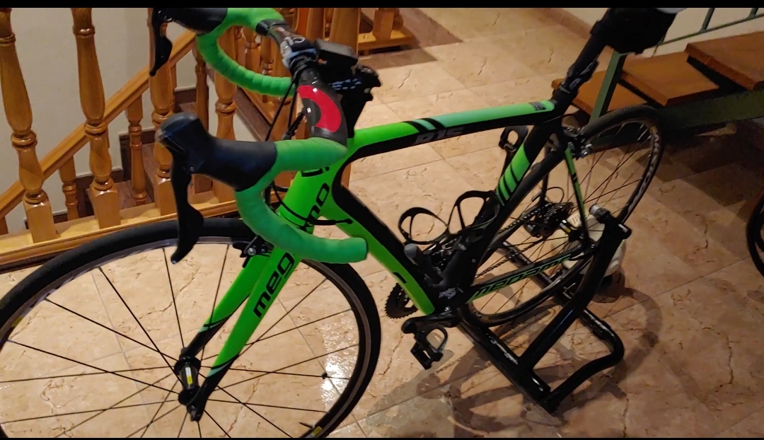 Bici de carretera megamo, carbono