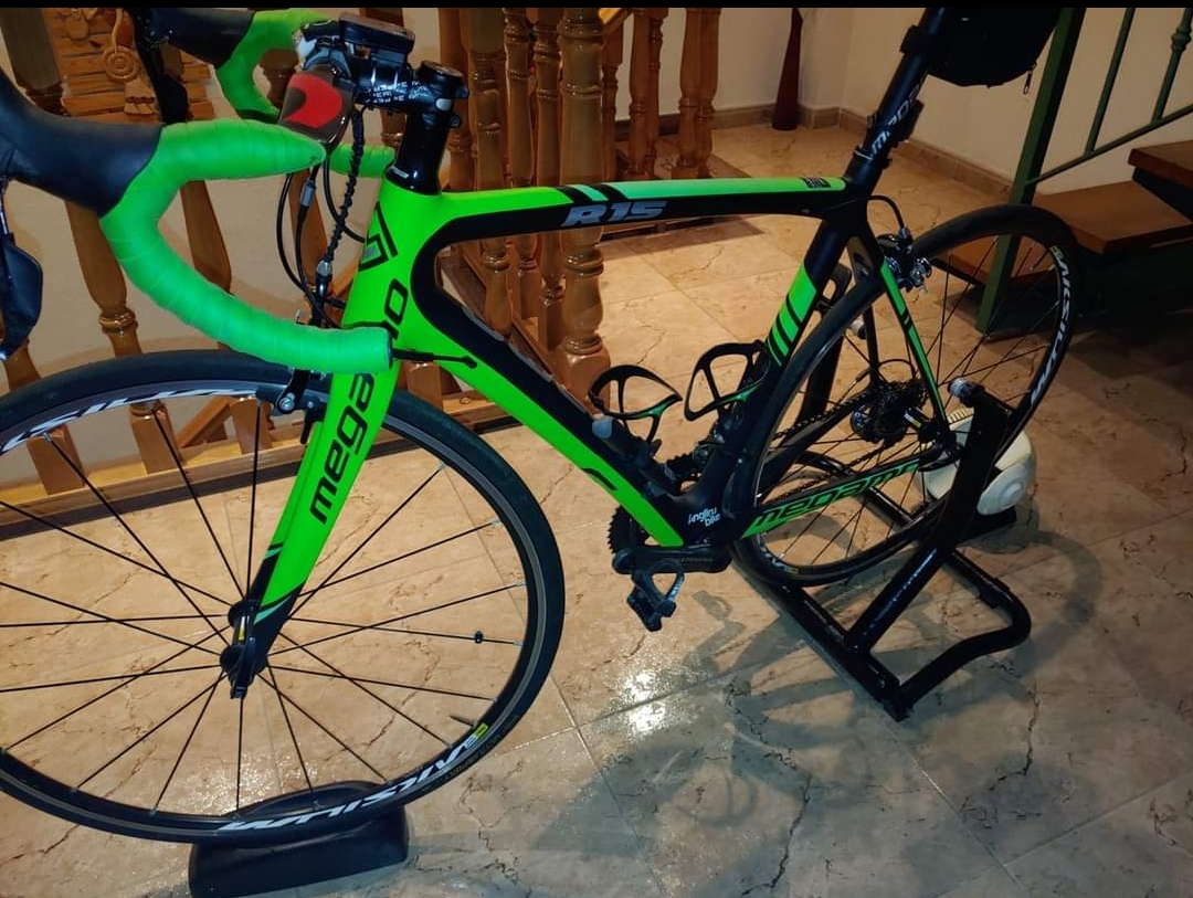 Bici de carretera megamo, carbono