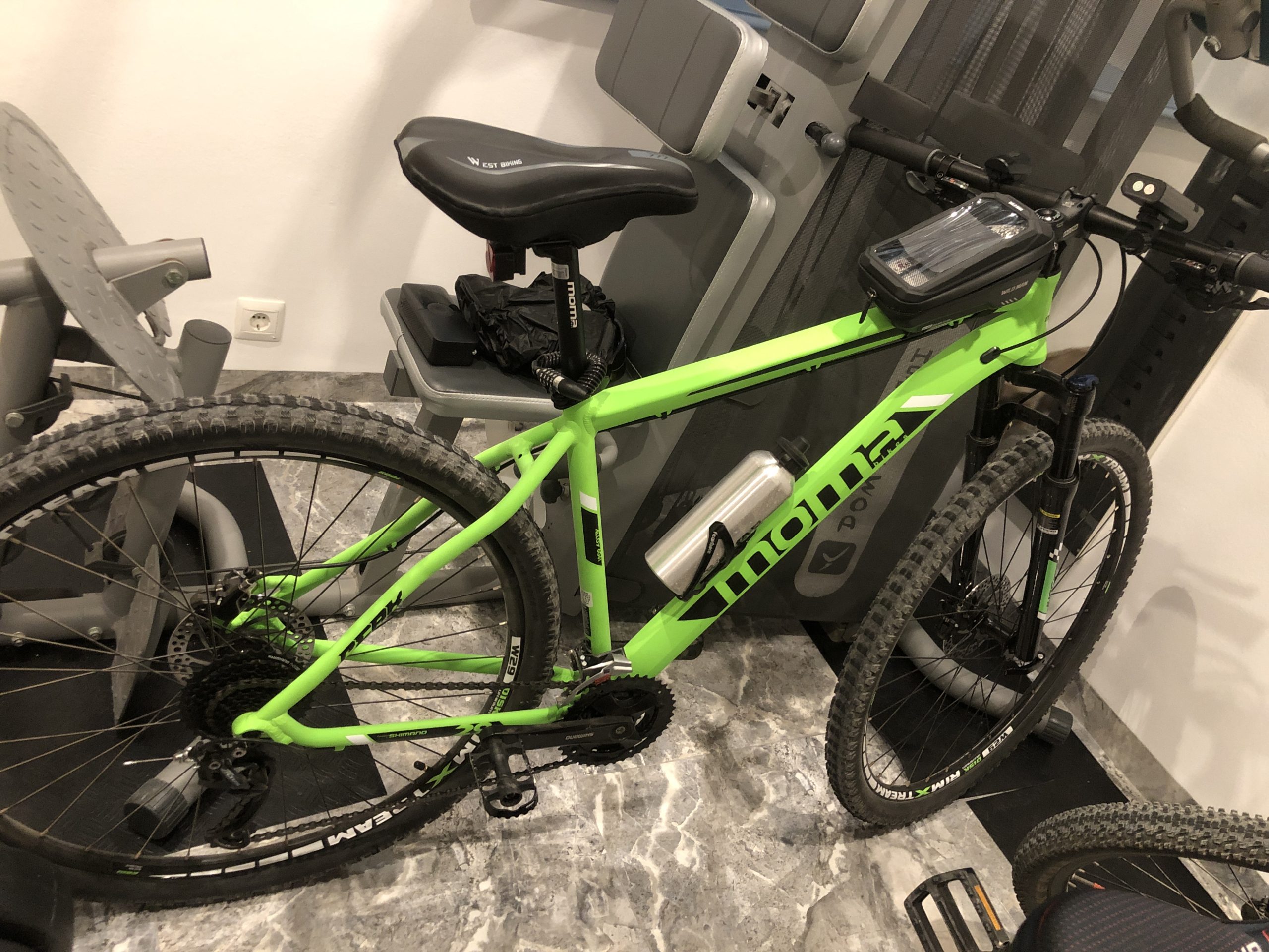 Bicicleta montaña equipada