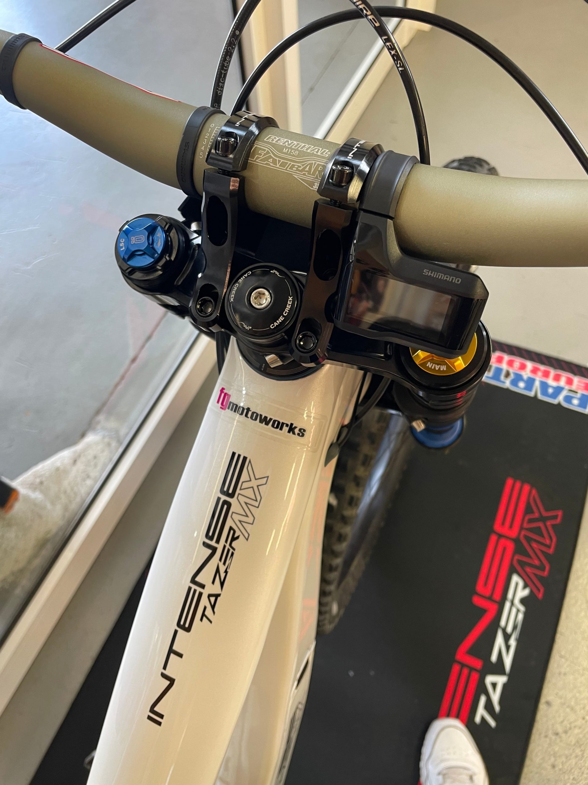 Intense Tazer MX Pro Carbon 2023